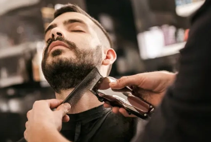 professional-barber-using-cordless-clipper-in-salon